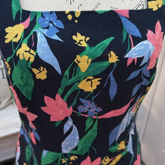 EUC J. Crew Floral Dress is size 6. - Picture 7 of 9